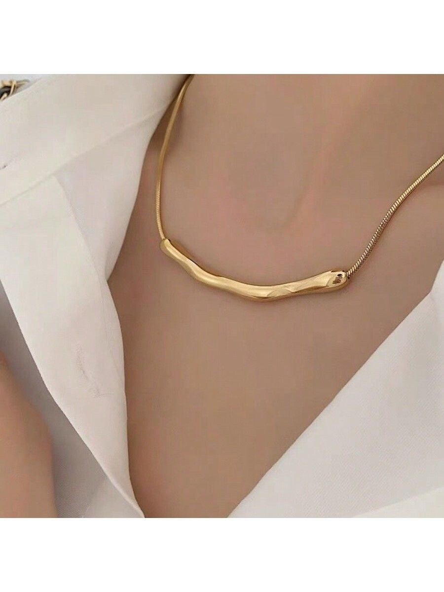 Molten Curve Necklace