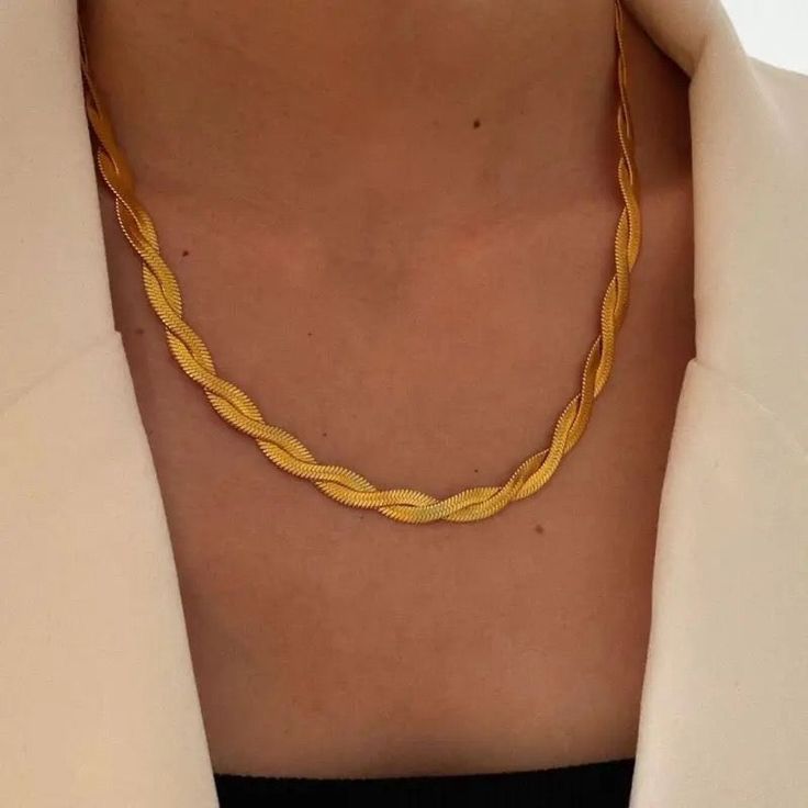 Vervé Necklace