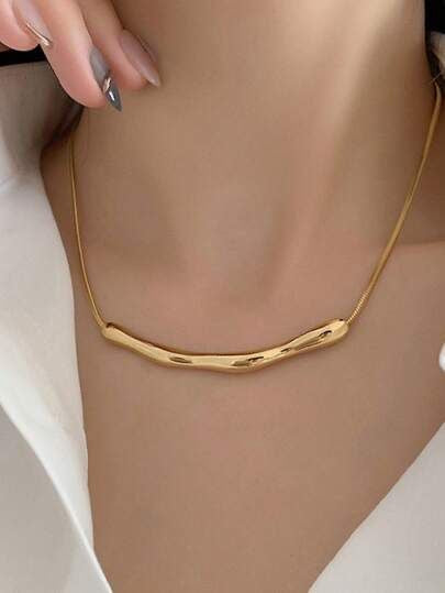 Molten Curve Necklace